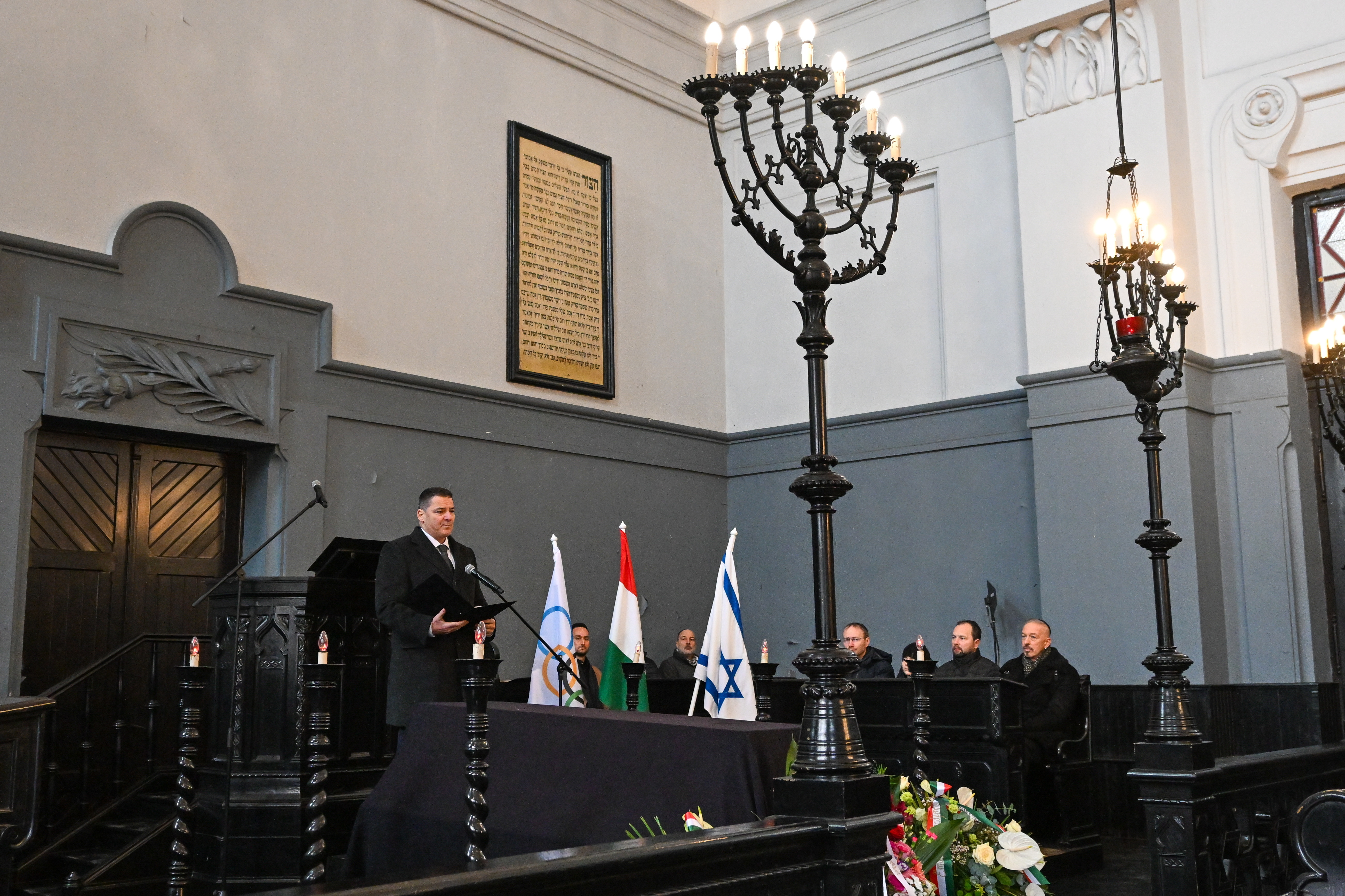 Gyulay Zsolt, a Magyar Olimpiai Bizottság (MOB) elnöke beszédet mond Keleti ágnes temetésén