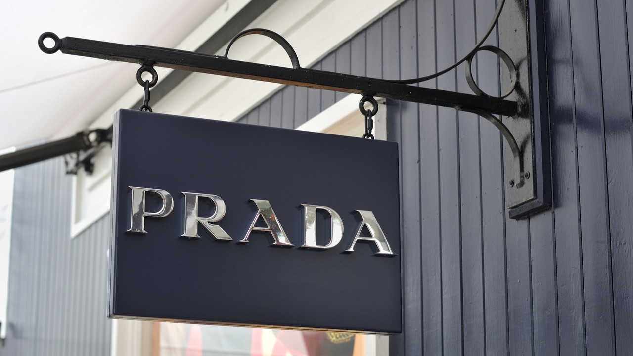 A Prada felvásárolhatja a Versace-t