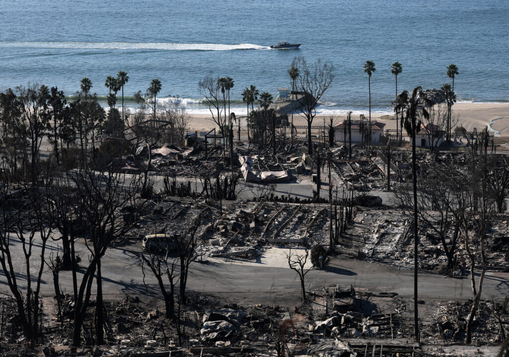 „Figyeljük a híreket, hogy mikor kell elhagyni a lakásainkat” – Los Angelesben élő magyarok a tűzvészről