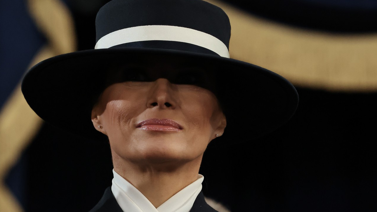 És ezt így hogy? Melania Trump beiktatási ruhája mindent vitt